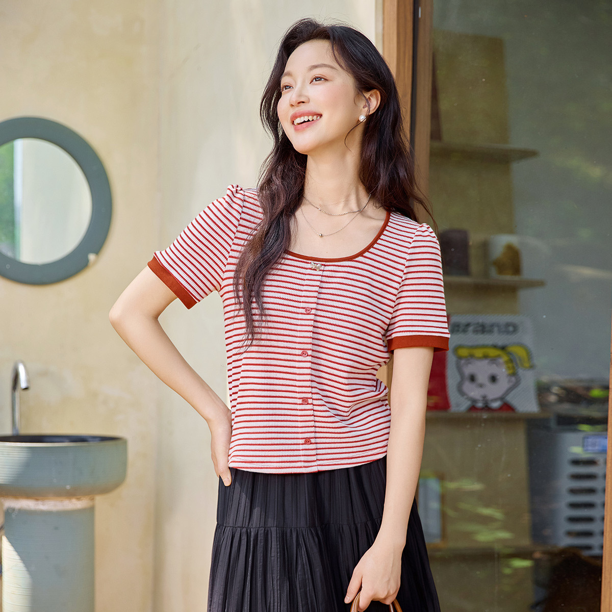 茵曼2025夏季新款显瘦正肩短袖T恤女宽松条纹独特超好看上衣爆款