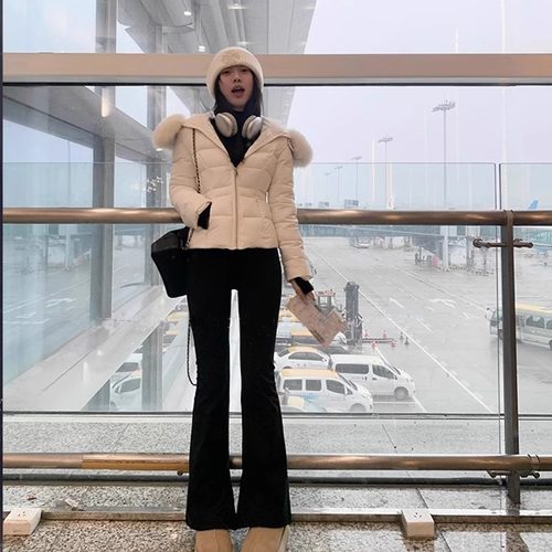 白色大毛领收腰白鸭绒羽绒服