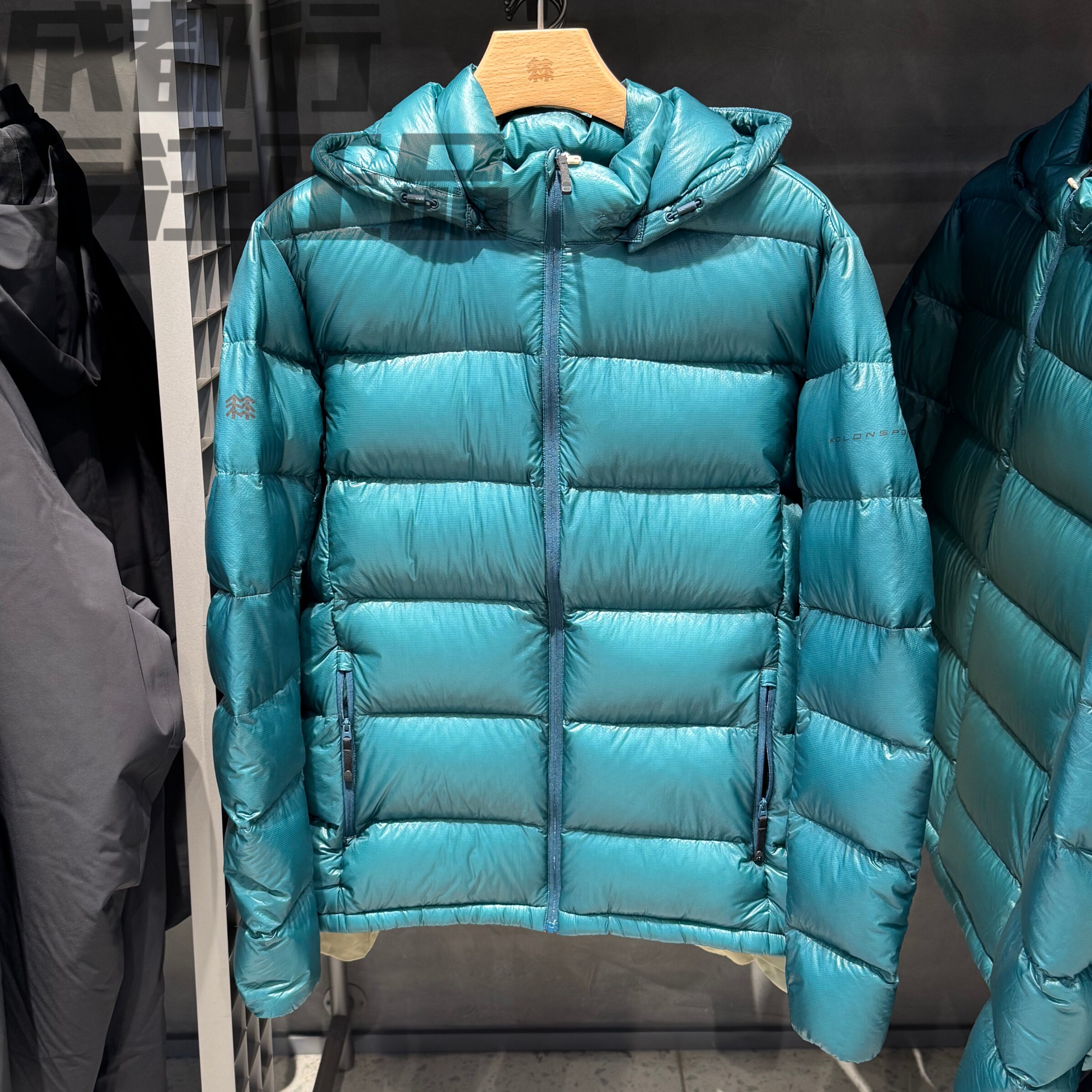 可隆KOLON SPORT HIKE系列男款连帽户外防泼水羽绒服LHDJ3WN175