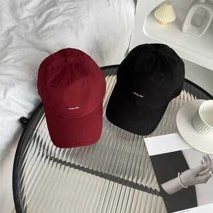 酒红色小字母刺绣棒球帽学生青年接头韩版鸭舌帽夏季出游遮阳帽子