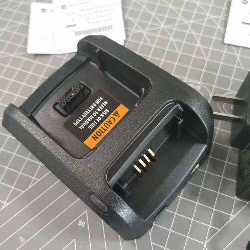 摩托罗拉对讲机MTP3150/3250/3100充电器NNTN8234A