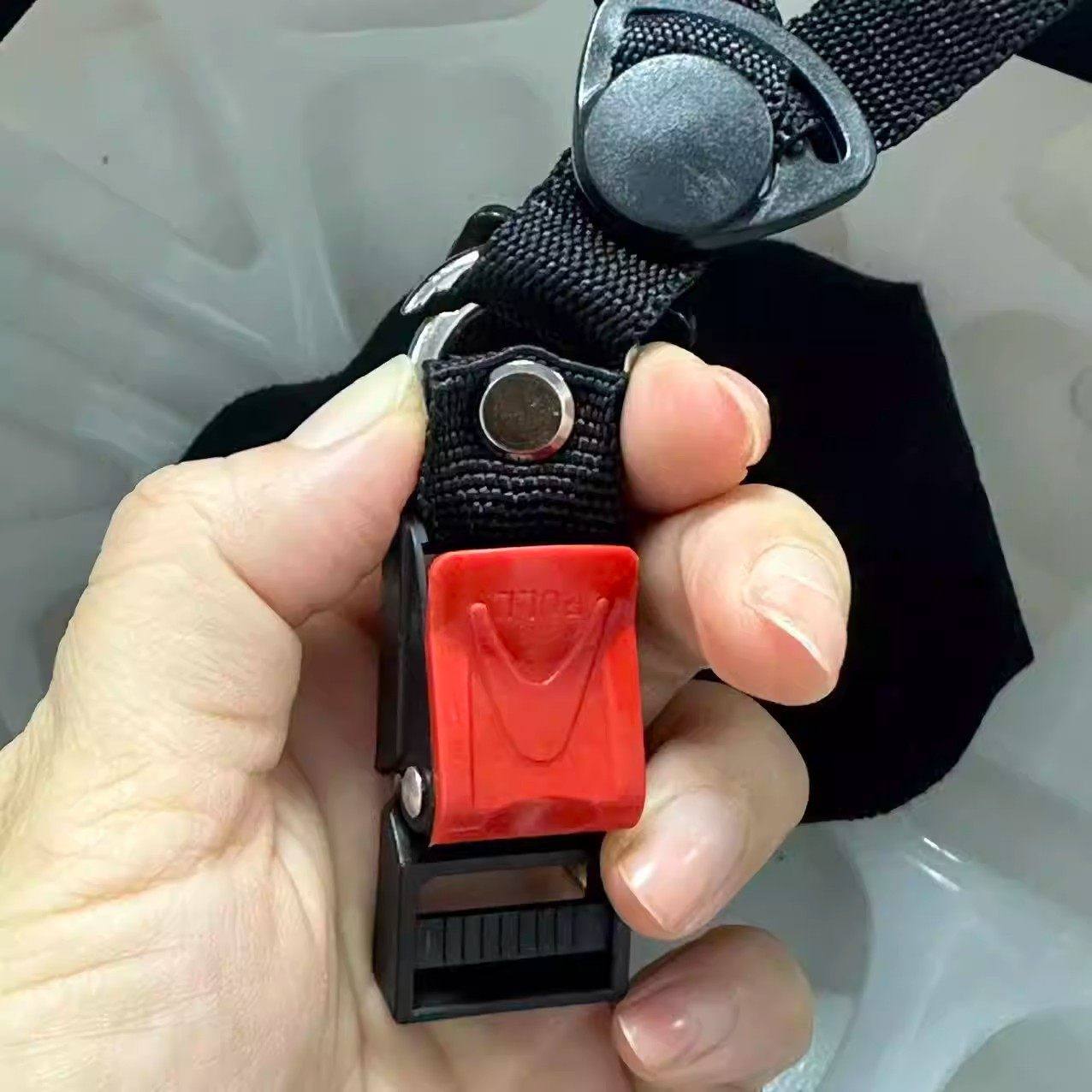 电动车头盔卡扣通用安全帽插销配件升级款免拆绳电瓶车头盔通用扣,摩托车/装备/配件,头盔饰配,淘宝优惠券,粉丝福利购,淘宝优惠卷