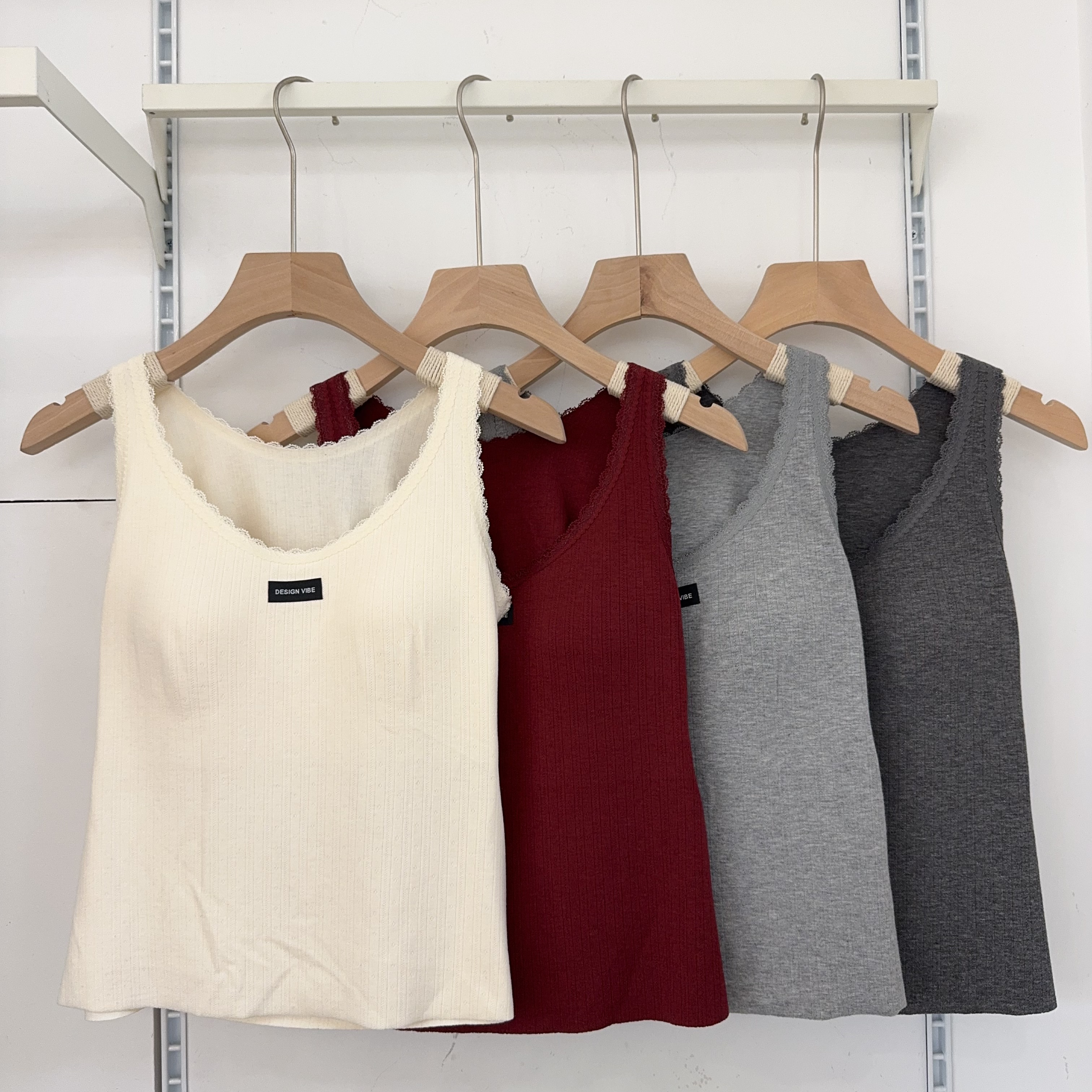 古妃2025秋冬蕾丝拼接保暖背心带胸垫吊带磨毛加厚发热打底内衣