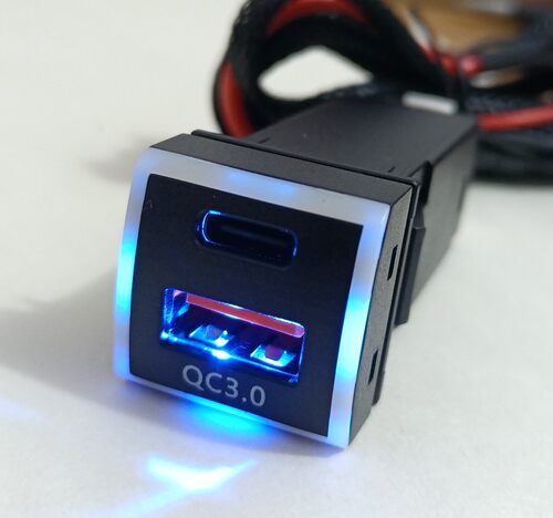 适用丰田19普拉多2021卡罗拉镭雕正方形开关QC3.0USB车载充电器21
