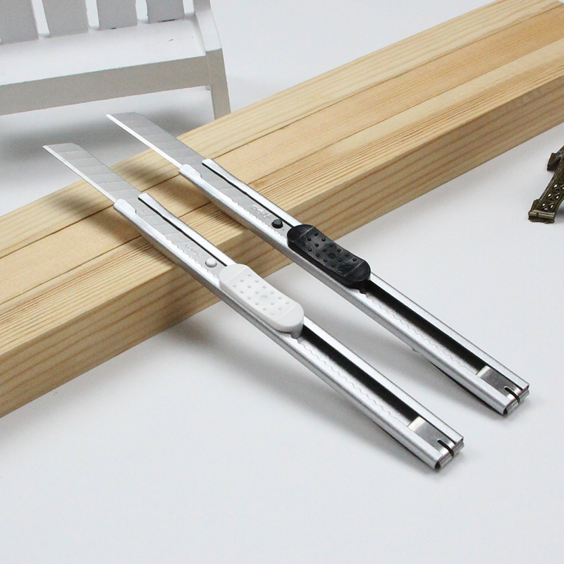 deli得力金属外壳办公家用美工刀