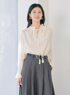 歌蒂诗春季专柜新款优雅风时尚百搭荷叶边系带立领衬衫8F16S1793