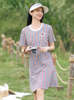 歌蒂诗夏专柜新款时尚印花休闲简约运动圆领连衣裙 1E21L1217