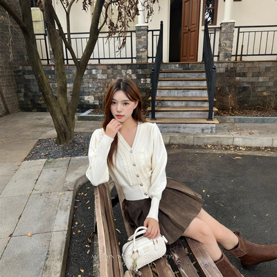 topchanlin 2025冬宽松收腰V领多层波浪花边单排扣软糯针织毛衣