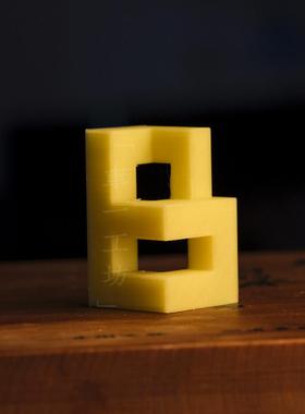 荧光3D立体英文字母夜光发光黄色6cm雕塑家居艺术ABC创意桌面摆件