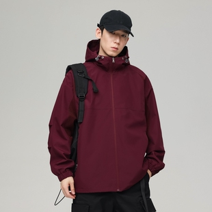 WASSUP酒红仿冲锋衣外套男春秋季新款工装男生休闲黑连帽夹克情侣