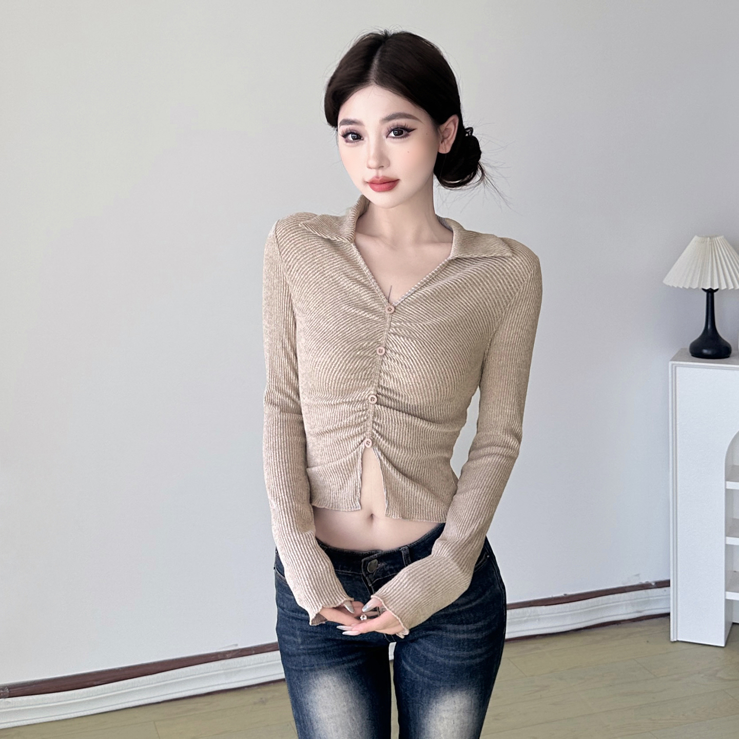 轻熟气质V领纽扣褶皱收腰T恤女