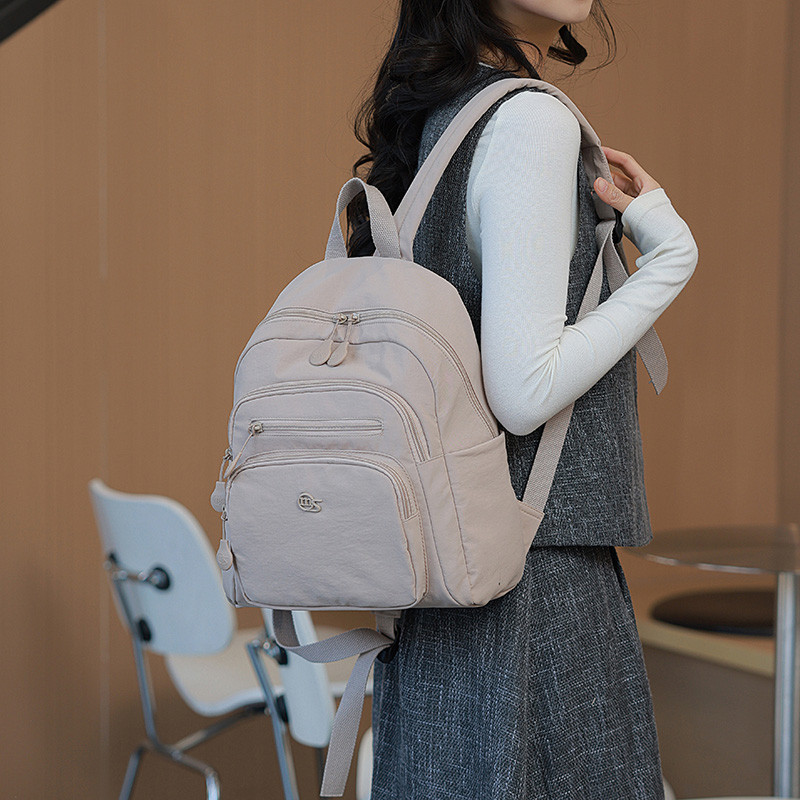 尼龙布轻便旅行通勤女双肩包