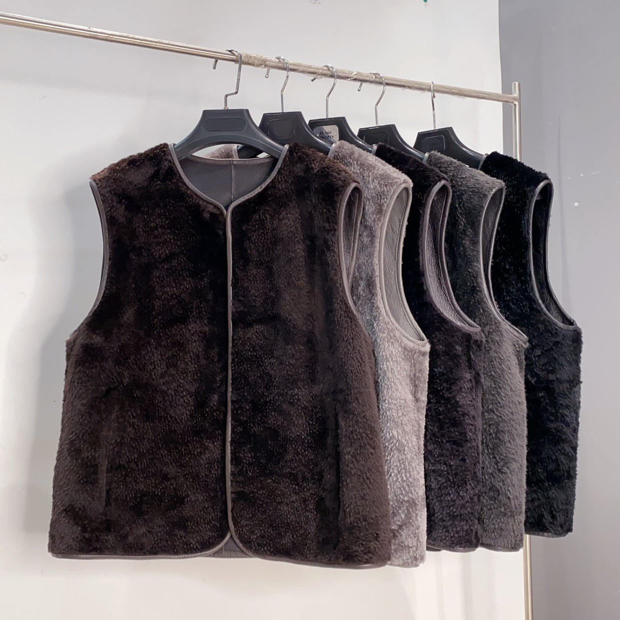 两面穿LA贡皮毛一体马甲圆领真皮绵羊皮暗扣皮草背心1728长62