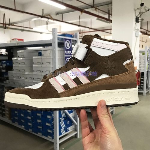 小七ADIDAS三叶草吊牌板鞋