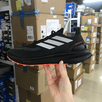 Adidas运动跑步鞋缓震耐磨