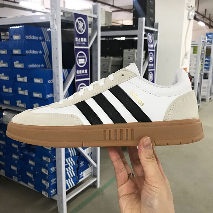 Adidas舒适耐磨运动休闲板鞋低帮