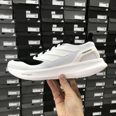 Adidas运动跑步鞋缓震耐磨