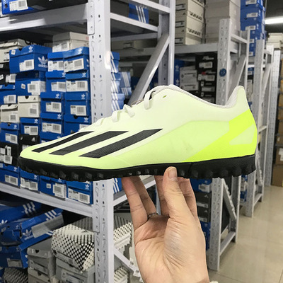 Adidas男子运动足球鞋