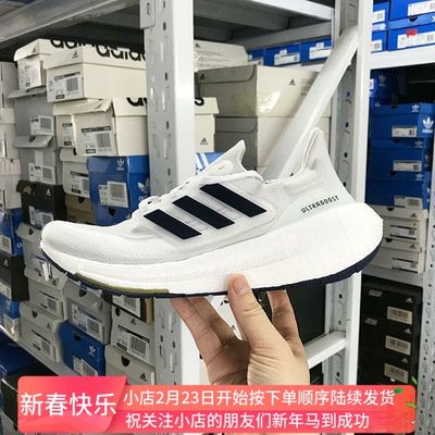 Adidas男女跑步鞋轻便透气