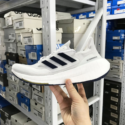 Adidas男女跑步鞋轻便透气