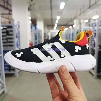 Adidas轻便透气运动鞋