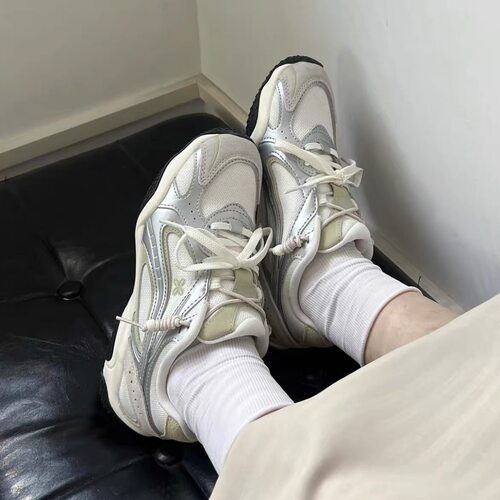 安踏 可丽OUTDOOR薄底轻质休闲鞋女夏季新款潮流运动鞋122638888R