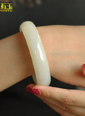 新疆外蒙料青白玉手镯高仿和田玉白玉手镯女款玉镯子货源