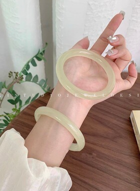 青白玉手鐲新疆和田玉青白玉细圆条叮当镯手饰礼物真玉石晴水手镯