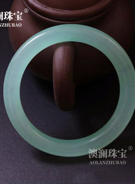 天然冰种石英岩玉手镯女款翡翠色飘蓝色石英岩玉镯子