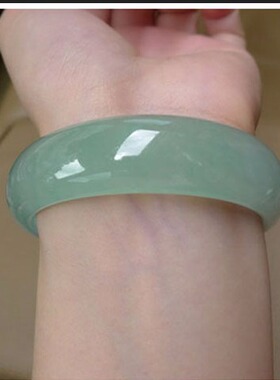 天然级玉镯淡绿浅绿女款玉手镯冰种阳绿通透镯子