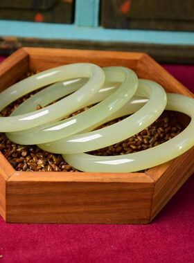 F和田玉手镯湖水绿色古青料阿富汗玉石天然晴水料复古圆条玉石镯