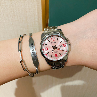 卡西欧女复古粉色表盘手表