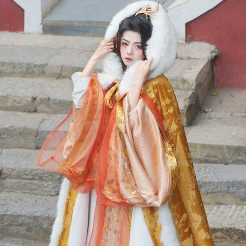原创汉服2025新款秋冬烫金压花金丝绒舒适仿北极狐毛斗篷