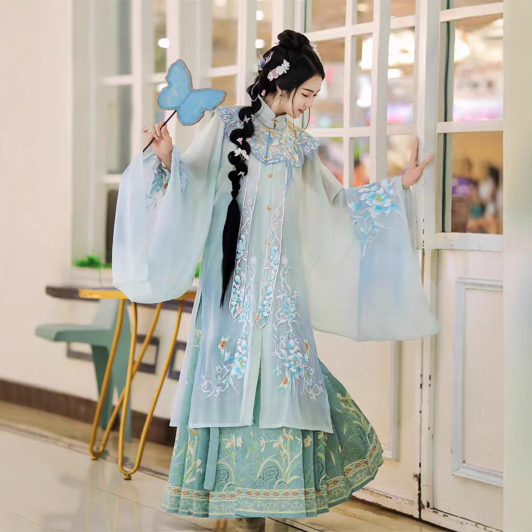 春季新款兰漪 原创明制云肩汉服女改良长衫马面裙日常古装重工刺