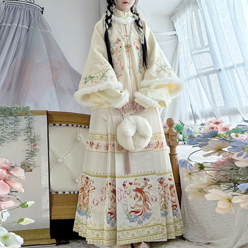 醉云鹤原创汉服圆领短袄刺绣琵琶明制加厚披袄拜年单个米色上袄