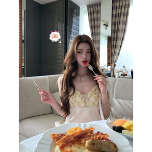 Momoshero【罗莱夏朵】——值得细品的“重工繁花”缎面v领连衣裙