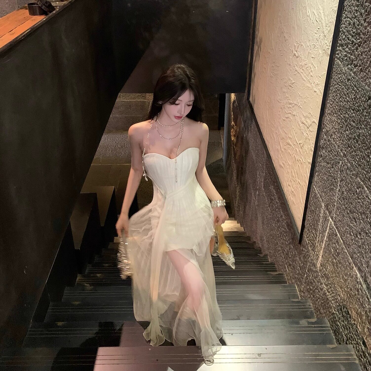 现货【洱海晨曦】蕾丝绣珠片鱼骨塑形&6米立体压褶叠出情绪连衣裙