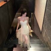 现货 洱海晨曦 蕾丝绣珠片鱼骨塑形&6米立体压褶叠出情绪连衣裙