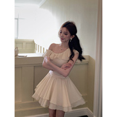 正侧颜Next 香软美神 level美——蝴蝶结斜肩花边上衣&半裙