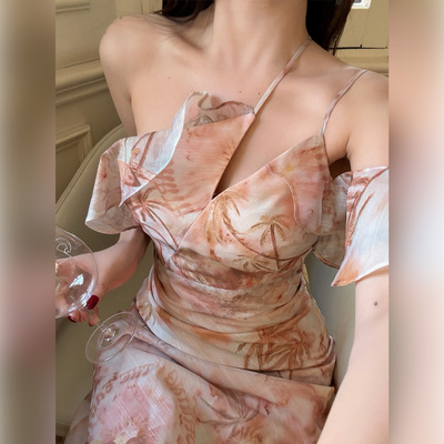现货【落日回忆】定格美好 不规则肩带设计竹节感肌理印花连衣裙