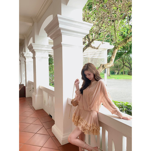 现货【Gentle半夏花】中古调~温柔系花边V领扭结上衣&不对称半裙