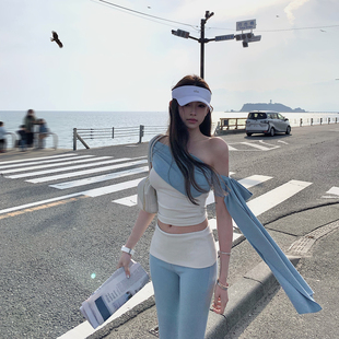 涉谷girl ｜独有summer配色 飘带版 上衣 撞色斜肩 抹胸感