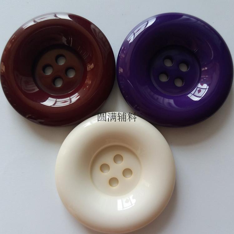 扣子暗红色树脂四眼圆形羊绒毛呢