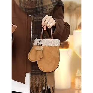 冬季毛绒包小众包麂皮包女秋冬新款2025斜挎包百搭复古单肩手机包