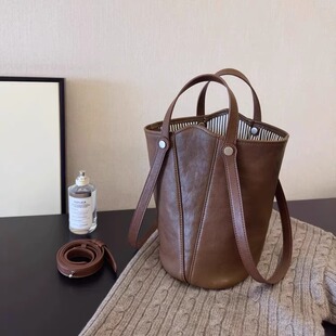 高级感复古水桶包包女2025秋冬新款大容量腋下包百搭托特包通勤包