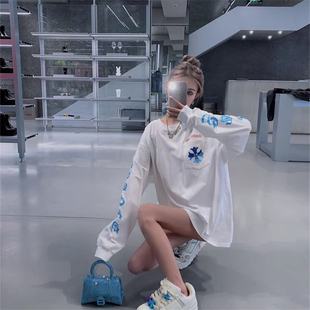 渐变十字架梵文撞色印花长袖T恤女秋季小众设计感宽松慵懒ins上衣