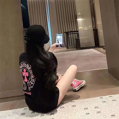 十字架梵文刺绣拼皮重工短袖T恤