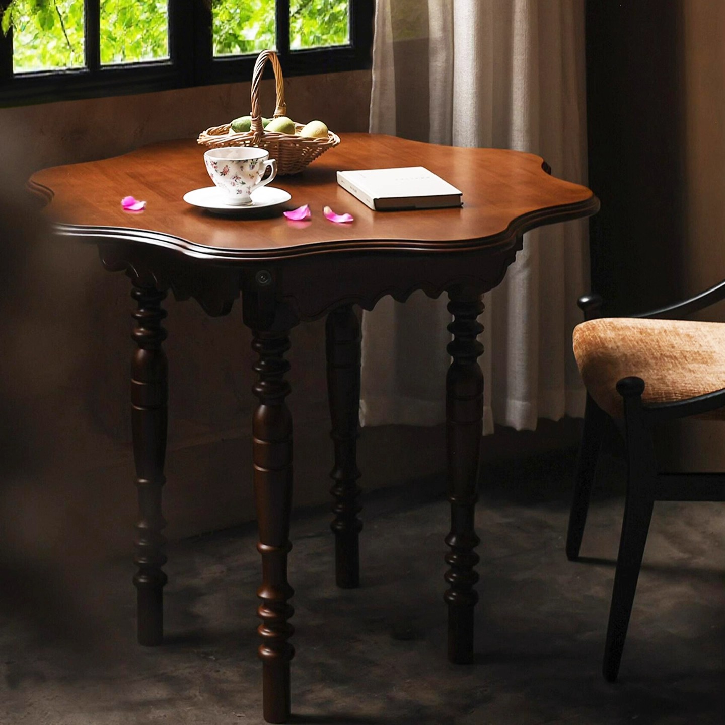 中古实木圆形餐桌椅法式花瓣桌家用小户型餐厅阳台咖啡休闲桌子