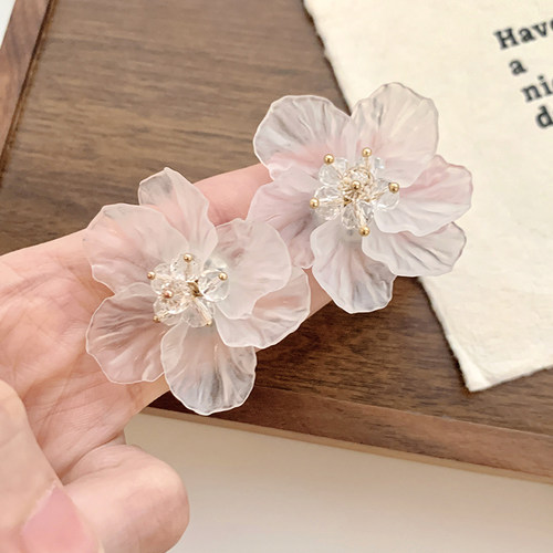 韩版气质夸张花朵花瓣耳钉女超仙白色耳环耳饰品时尚立体独特耳夹