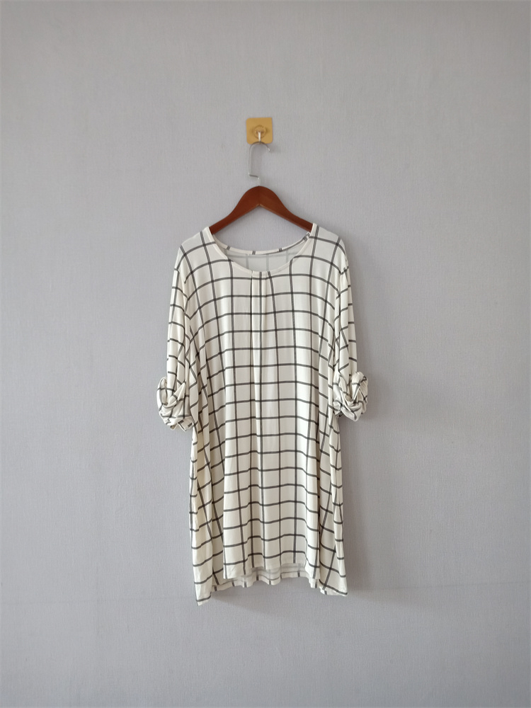 短袖休闲薄款女生中长体恤